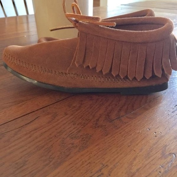 MINNETONKA MOCCASINS Size 6.5 - Picture 3 of 5